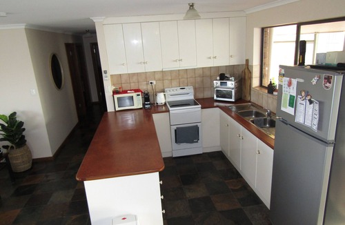 Para Wurlie House | Captain's Quarters ~ Pet Friendly - Off Peak Special!