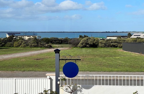 Para Wurlie House | Captain's Quarters ~ Pet Friendly - Off Peak Special!