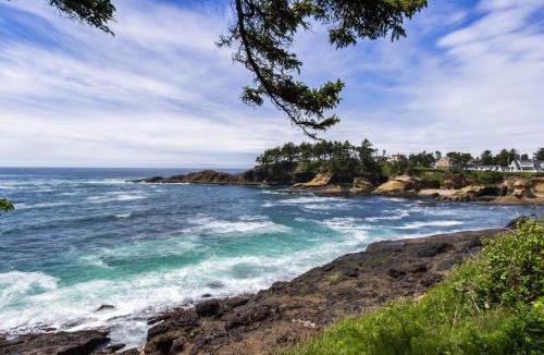 Depoe Bay House | Captain's Quarters - Coral Reef Cabin