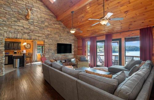 Arley House | Captain's Quarters - Lakeside Patio Fire Pit