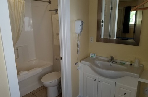 Saugatuck Hotel | Captain's Quarters Motel