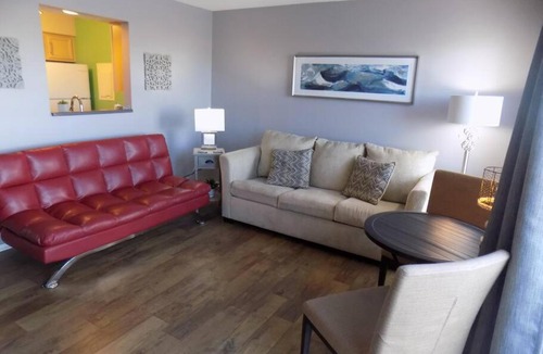 North Capitol Apartment | Captain's Quarters Riverfront #1