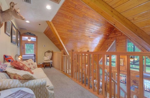 Lake Helen Bed & Breakfast | Captain's Room on Cabin on the Lake