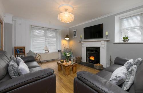 Newquay House | Captain's Walk