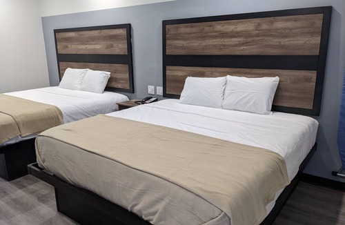 Mont Belvieu Hotel | Captain Suites