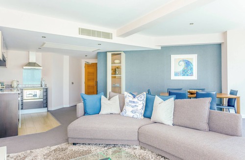 Christchurch Hotel | Captains Club Hotel