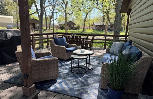 Cleora Cabin | Captains Cottage w/cozy wood burning fireplace