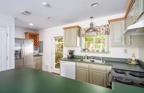 Pleasure Point House | Captains Cove | 5 Bed, 5 Bath