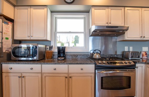Seneca Falls Cottage | Captains Hideaway: The perfect vacation spot!