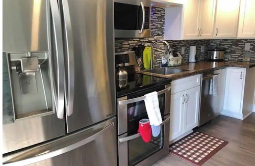 Gouverneur Apartment | Captain’s Quarters at Water’s Edge