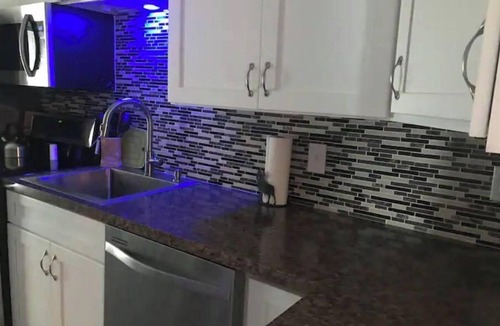 Gouverneur Apartment | Captain’s Quarters at Water’s Edge