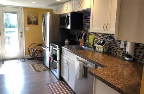 Gouverneur Apartment | Captain’s Quarters at Water’s Edge