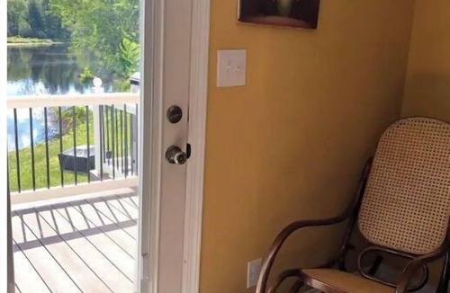 Gouverneur Apartment | Captain’s Quarters at Water’s Edge