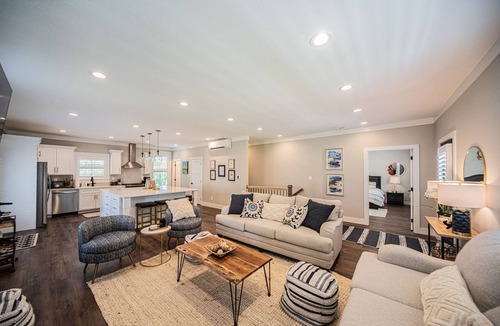 Gilbertsville House | Captains Quarters- located within walking distance to local marina
