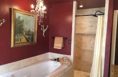 Granbury Bed & Breakfast | Captains Suite at The Captains House