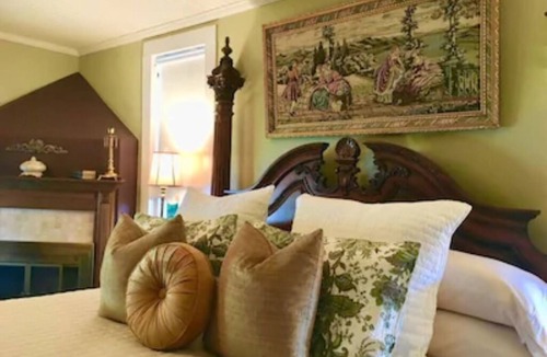Granbury Bed & Breakfast | Captains Suite at The Captains House