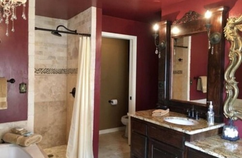 Granbury Bed & Breakfast | Captains Suite at The Captains House