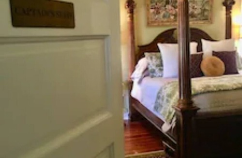 Granbury Bed & Breakfast | Captains Suite at The Captains House
