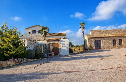 La Bisbal del Penedes Villa | Captivating Villa in the Vineyards close to Sitges