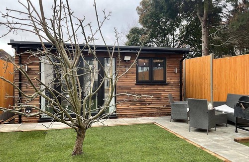 Brent Cross Apartment | Captivating 1-bed Studio in London