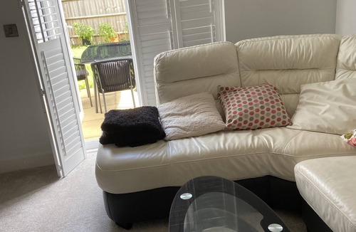 Wolverhampton House | Captivating 2-Bed House in Wolverhampton