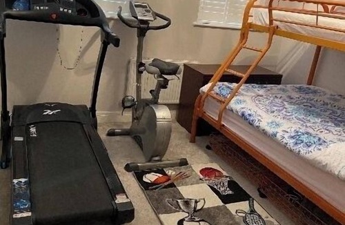 Wolverhampton House | Captivating 2-Bed House in Wolverhampton