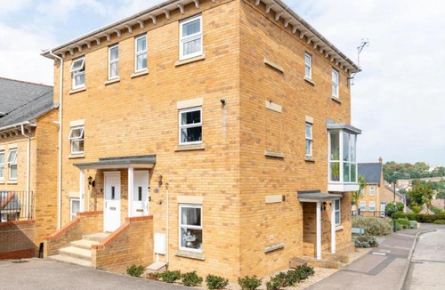 Chatham Apartment | Captivating 2-Bed Apartment in Chatham