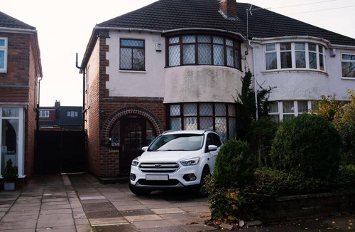 Shirley House | Captivating 3-bed House in Birmingham