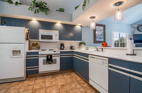 Branson Condo | Captivating 3 bedroom 3 bath lakefront penthouse.