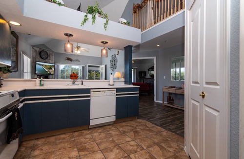 Branson Condo | Captivating 3 bedroom 3 bath lakefront penthouse.