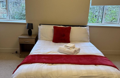 Knowle Sands House | Captivating 5-Bed House in Milton Keynes