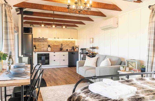 Elsthorpe Cottage | Captivating Country Escape