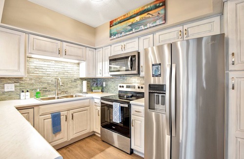 Village of Four Seasons House | Captivating Views, Amazing Design and Lake Living