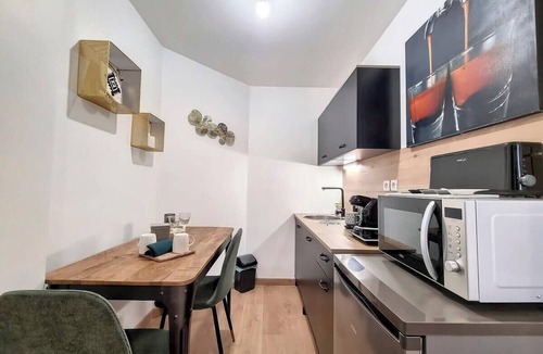 Quartier Pasteur Apartment | Capucine : élégance et confort