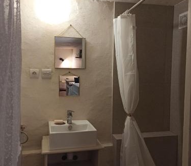 Voulx House | Capucine des lavandières