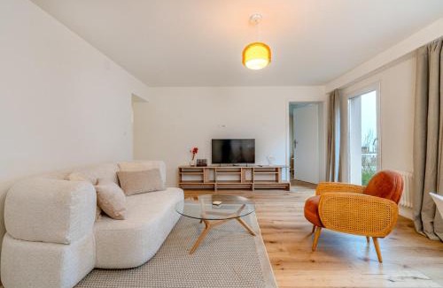 Horgen District Apartment | Caramel Suite - Modern flat near Lake Zurich