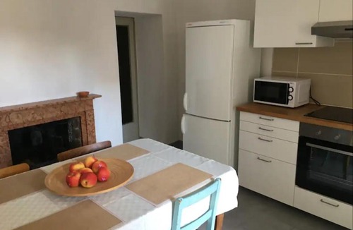 Arzo Apartment | Caratteristico appartamento nel nucleo