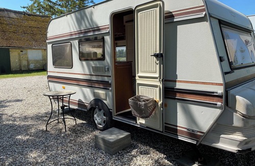 Tureby House | CARAVAN 1 . BED & BREAKFAST . 5 MIN FROM E47 . DOGS WELCOME . MAX 3 persons