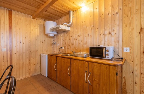 Alos de Balaguer RV Rental | Caravan 'Bungalow 3' with Mountain View, Wi-Fi and Air Conditioning