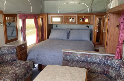 Kia Ora House | Caravan in Peaceful Park