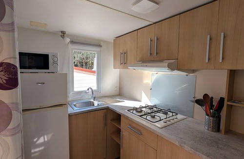 Vaulnaveys-le-Bas RV Rental | Caravan “Mobil Home Lodge 77 No. 27” with Shared Pool