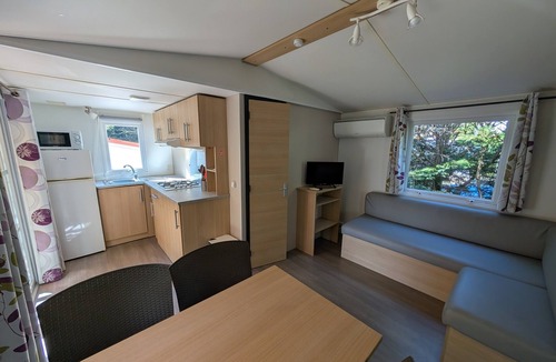 Vaulnaveys-le-Bas RV Rental | Caravan “Mobil Home Lodge 77 No. 27” with Shared Pool