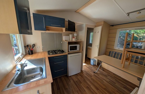 Vaulnaveys-le-Bas RV Rental | Caravan “Mobil Home Venus No. 22” with Shared Pool