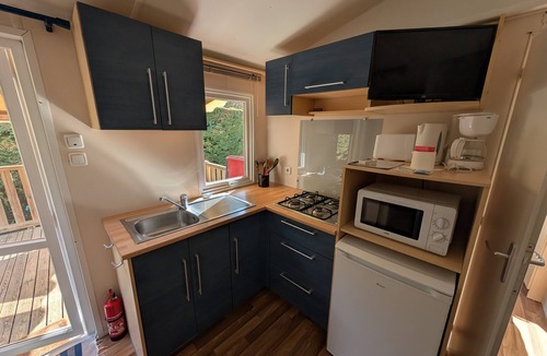 Vaulnaveys-le-Bas RV Rental | Caravan “Mobil Home Venus No. 22” with Shared Pool