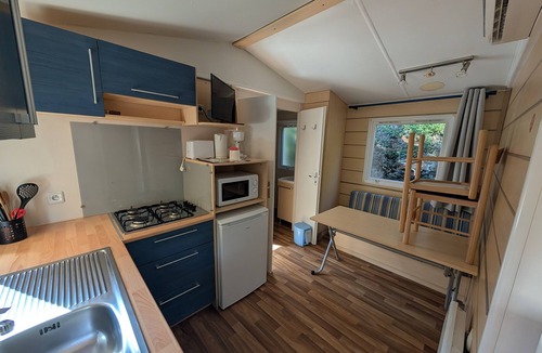 Vaulnaveys-le-Bas RV Rental | Caravan “Mobil Home Venus No. 22” with Shared Pool