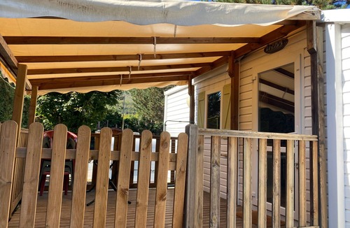 Vaulnaveys-le-Bas RV Rental | Caravan “Mobil Home Venus No. 22” with Shared Pool
