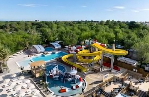 Plage d'Argeles RV Rental | Caravan 'Mobil-Home' with Shared Pool and Private Terrace