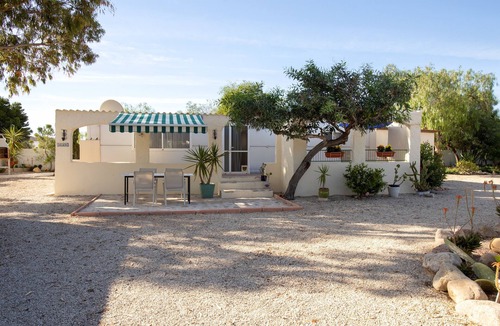 Mutxamel RV Rental | Caravan 'Mobilhome Mit Garten Und Pool' with Shared Pool, Wi-Fi and Air Conditioning
