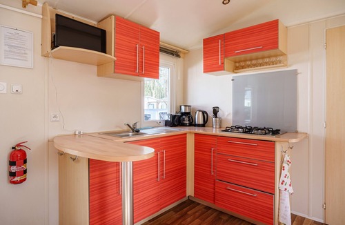 Boofzheim RV Rental | Caravan 'Nina's Mobilhome Am Europa Park' with Shared Pool and Private Terrace