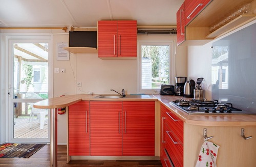 Boofzheim RV Rental | Caravan 'Nina's Mobilhome Am Europa Park' with Shared Pool and Private Terrace